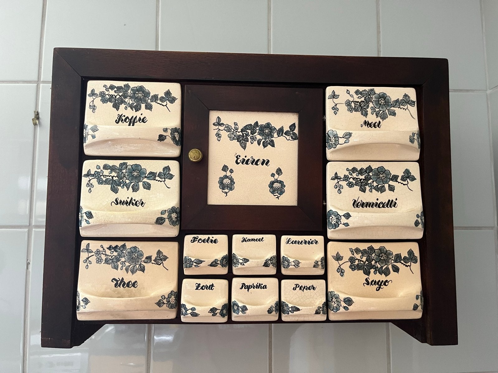 Vintage kruidenrek met porseleinen bakjes, Ophalen