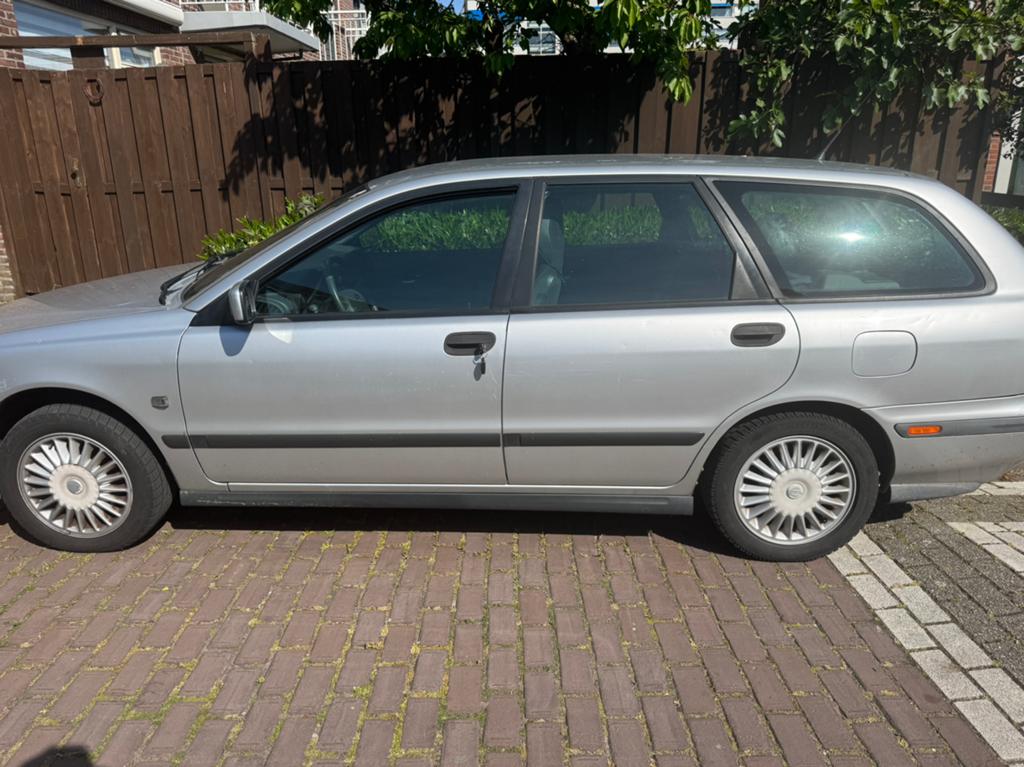 Volvo V40 1.8 AUT 1999 Grijs, Auto's, Volvo, 4 cilinders, 122 pk, 1783 cc, Particulier