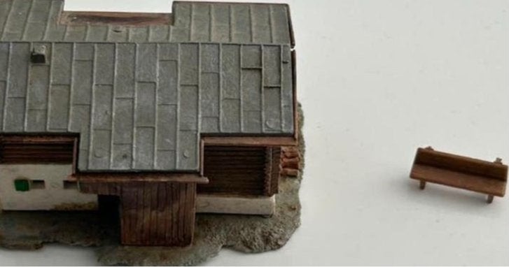 Kibri Houten Huisje met Bankje - Modelbouw, Ophalen of Verzenden, Gebruikt, Brug, Tunnel of Gebouw, Overige merken