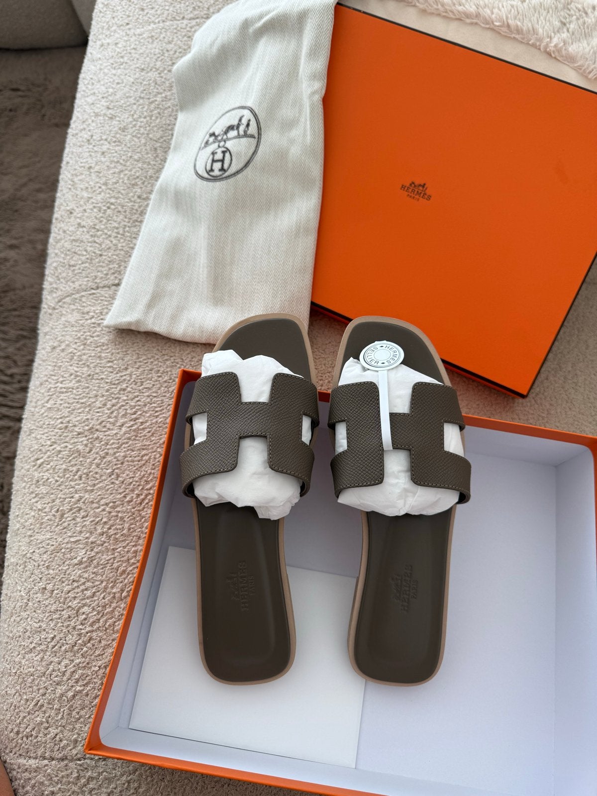 Hermès Oran Sandalen - Nieuw in doos, maat 36, Kleding | Dames, Schoenen, Ophalen of Verzenden, Nieuw, Overige kleuren, Slippers