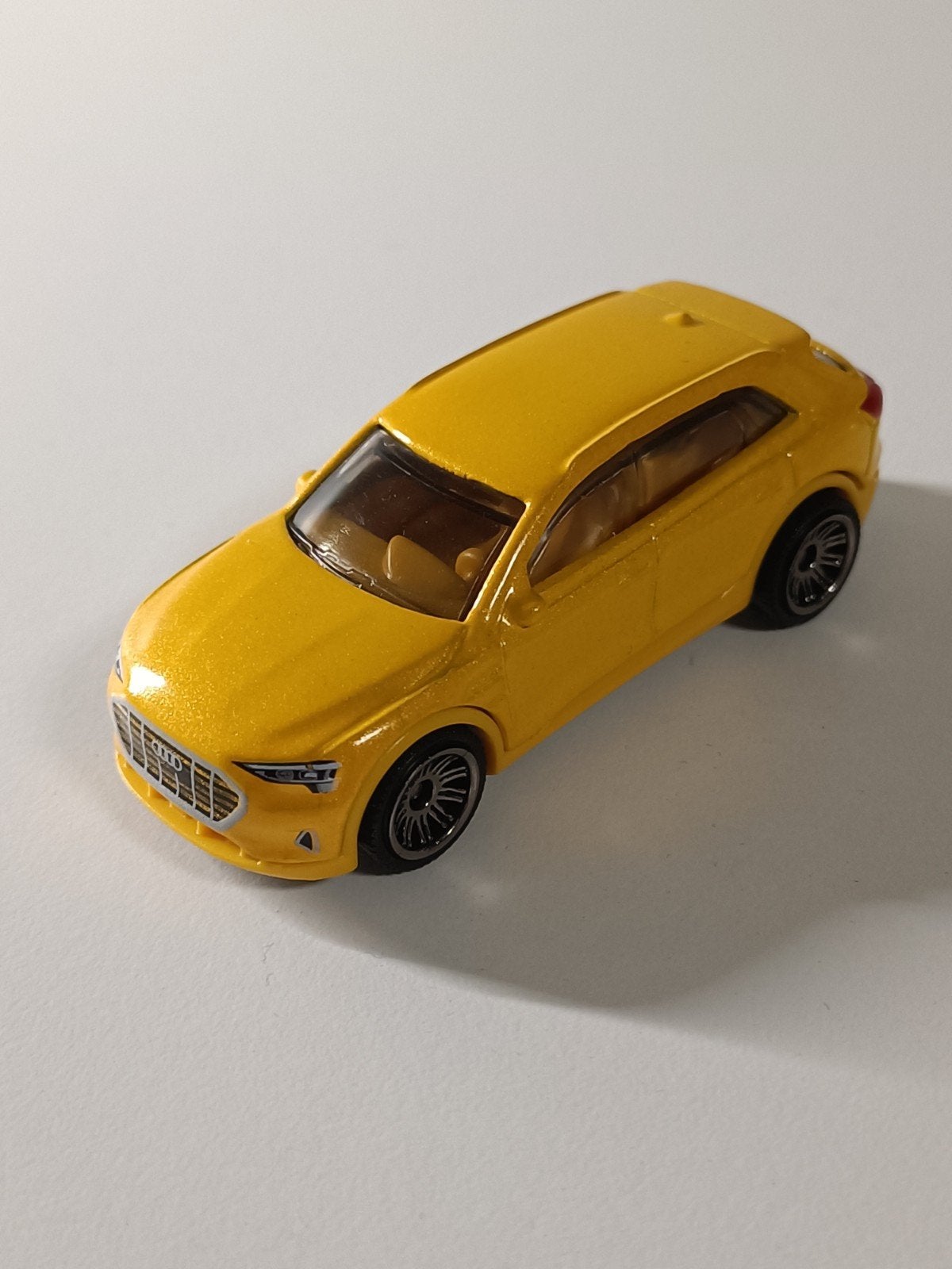 Matchbox Audi e-tron Miniatuur Auto - Zo Goed als Nieuw, Ophalen of Verzenden, Zo goed als nieuw, Auto