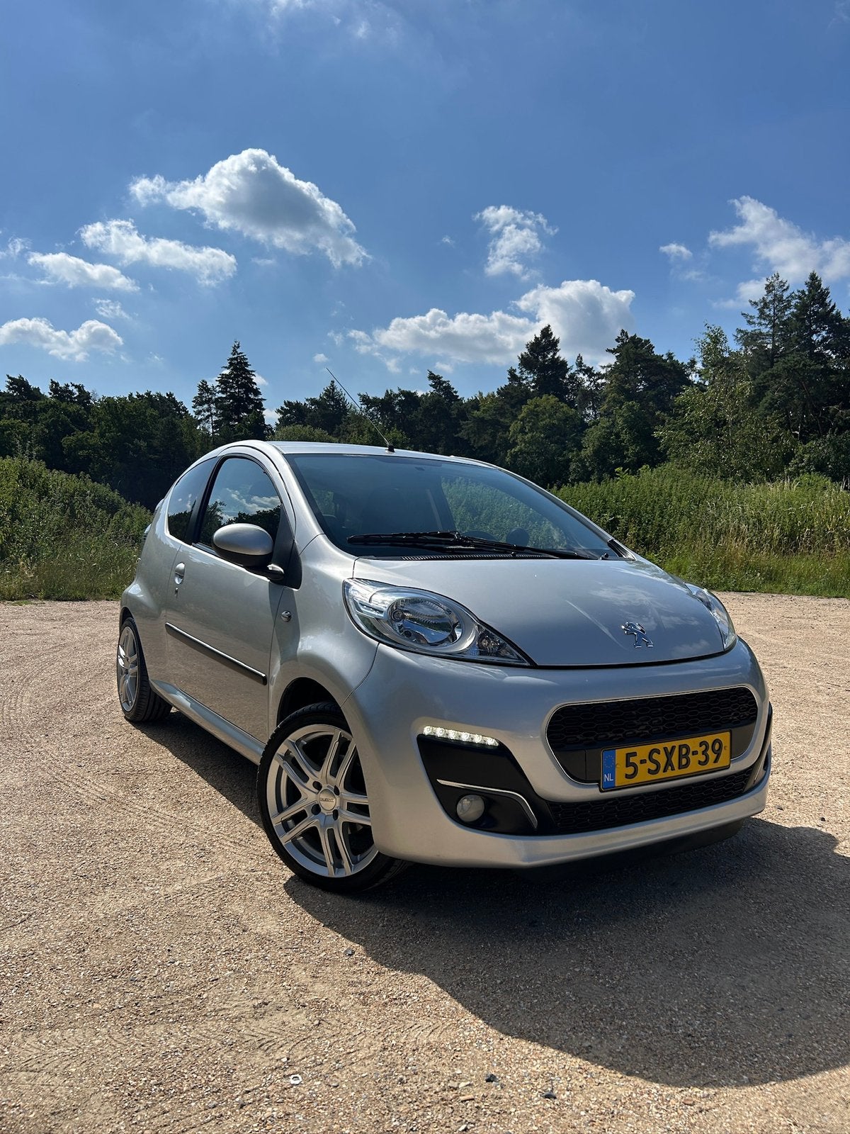 Peugeot 107 1.0 Active 68PK 3DR 2014  trekh Grijs Airco NAP, Voorwielaandrijving, 4 stoelen, Origineel Nederlands, Handgeschakeld