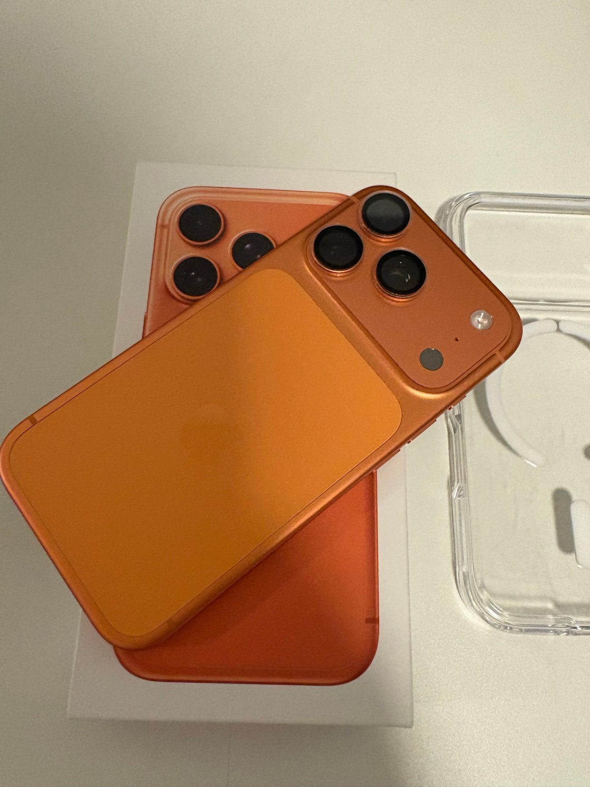 Nieuwe iPhone 17 Pro 256GB Oranje met hoesje, 256 GB, Ophalen of Verzenden, Zo goed als nieuw, Zonder simlock