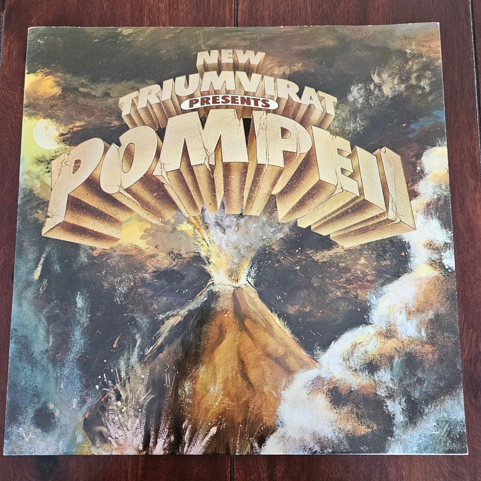 New Triumvirat, Pompeii LP

Zie ook mijn andere advertenties, Ophalen of Verzenden, 12 inch, Poprock