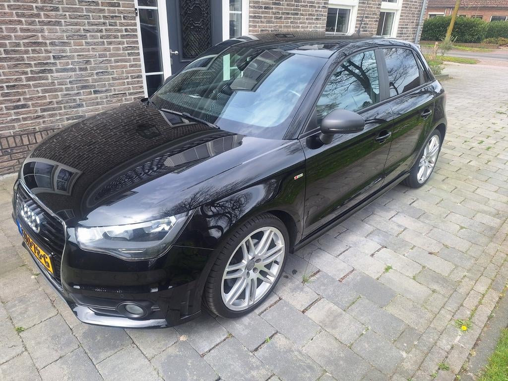 Audi A1 1.4 tfsi s-line 2014 Zwart panodak vol leer, A1, Zwart, 4 cilinders, 4 stoelen