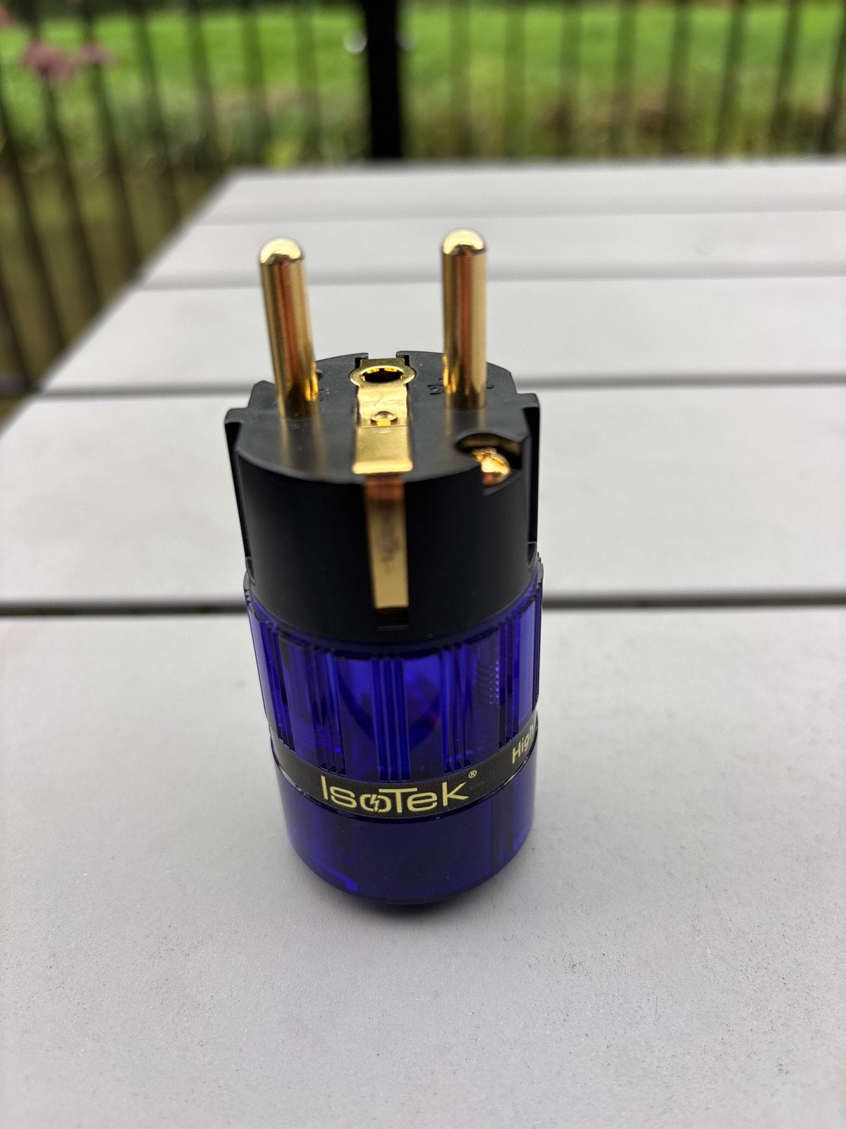 IsoTek High Quality Audio Grade 24ct Gold Connector, Audio, Tv en Foto, Verzenden, Zo goed als nieuw, Minder dan 2 meter, Overige kabels