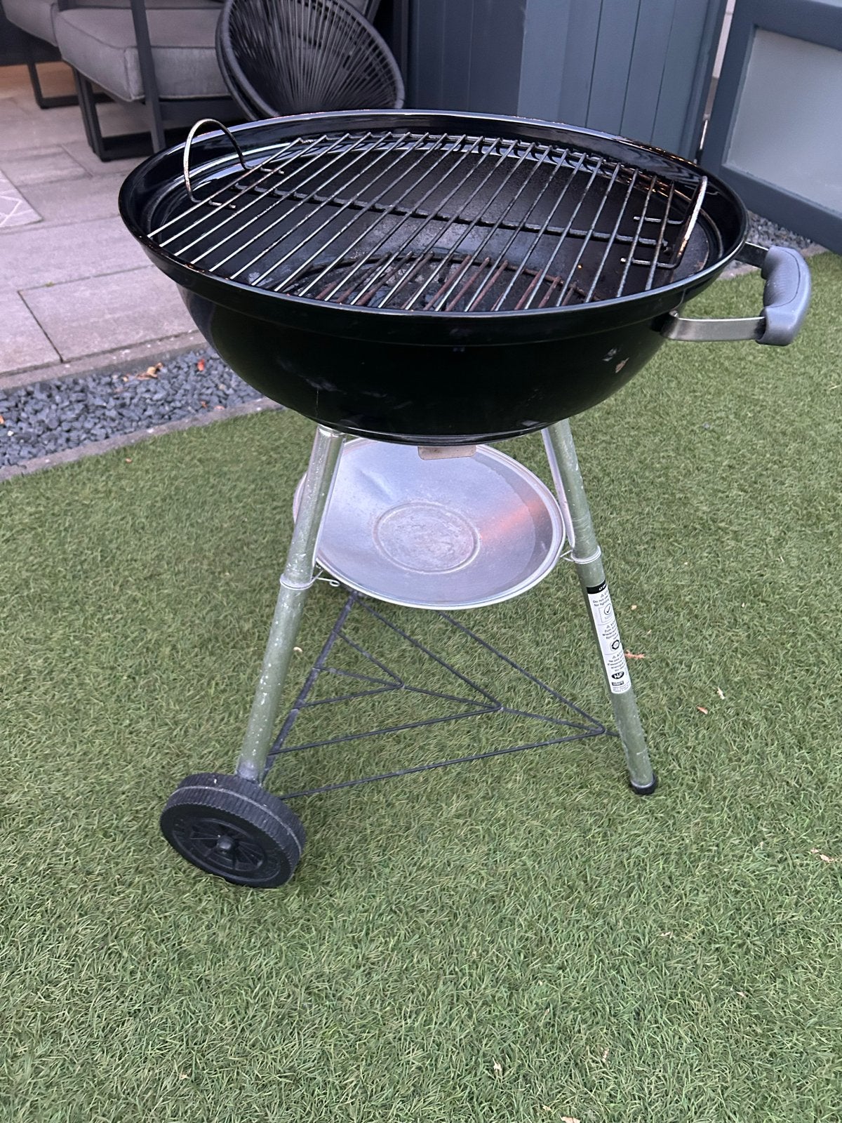 Weber Compacte houtskool barbecue met wielen, Ophalen, Gebruikt
