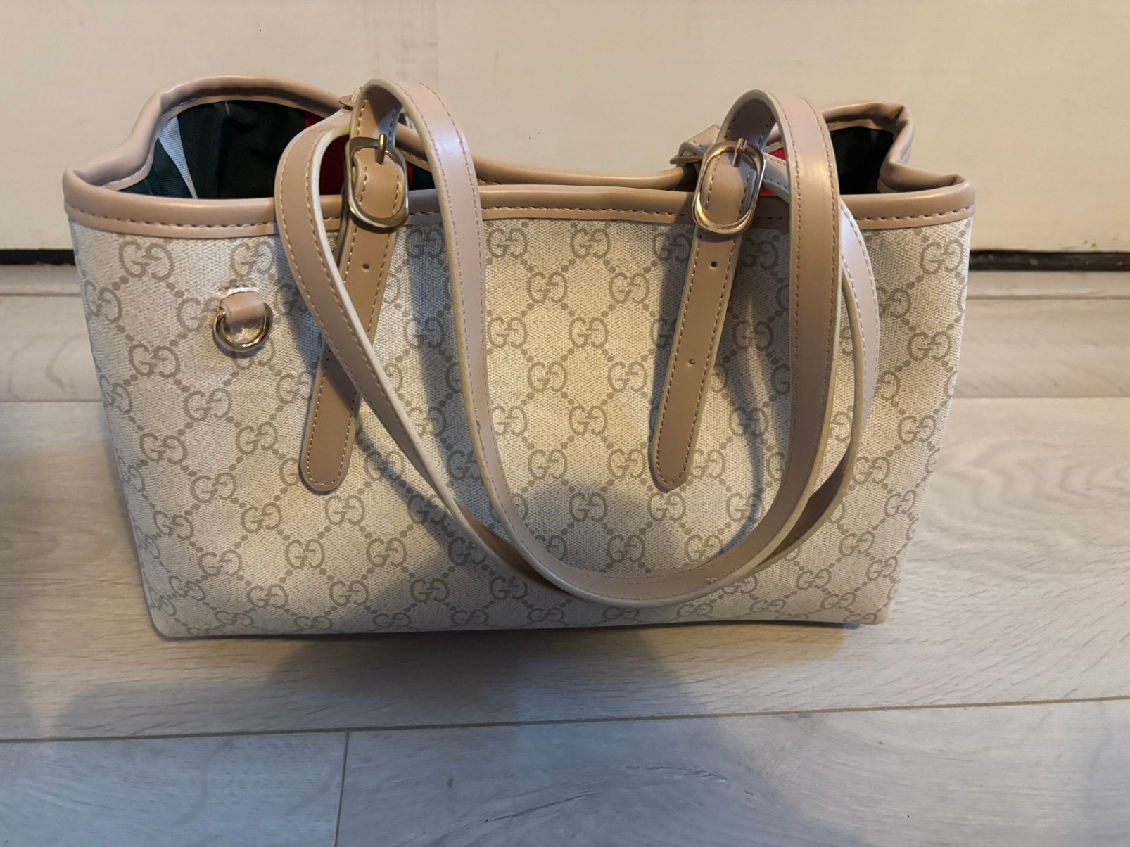 Gloednieuwe gucci tas, Sieraden, Tassen en Uiterlijk, Tassen | Damestassen, Ophalen of Verzenden, Nieuw, Beige, Schoudertasje