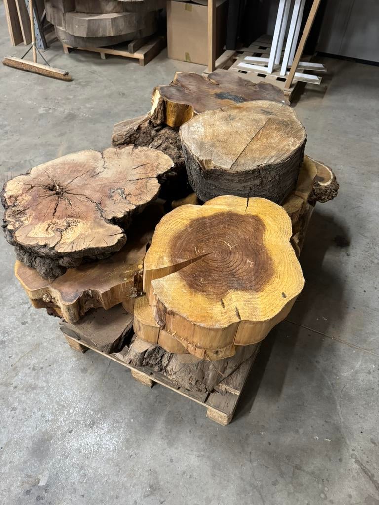 Restpallet gedroogde boomstam schijven/schaaldelen, Doe-het-zelf en Verbouw, Hout en Planken, Ophalen
