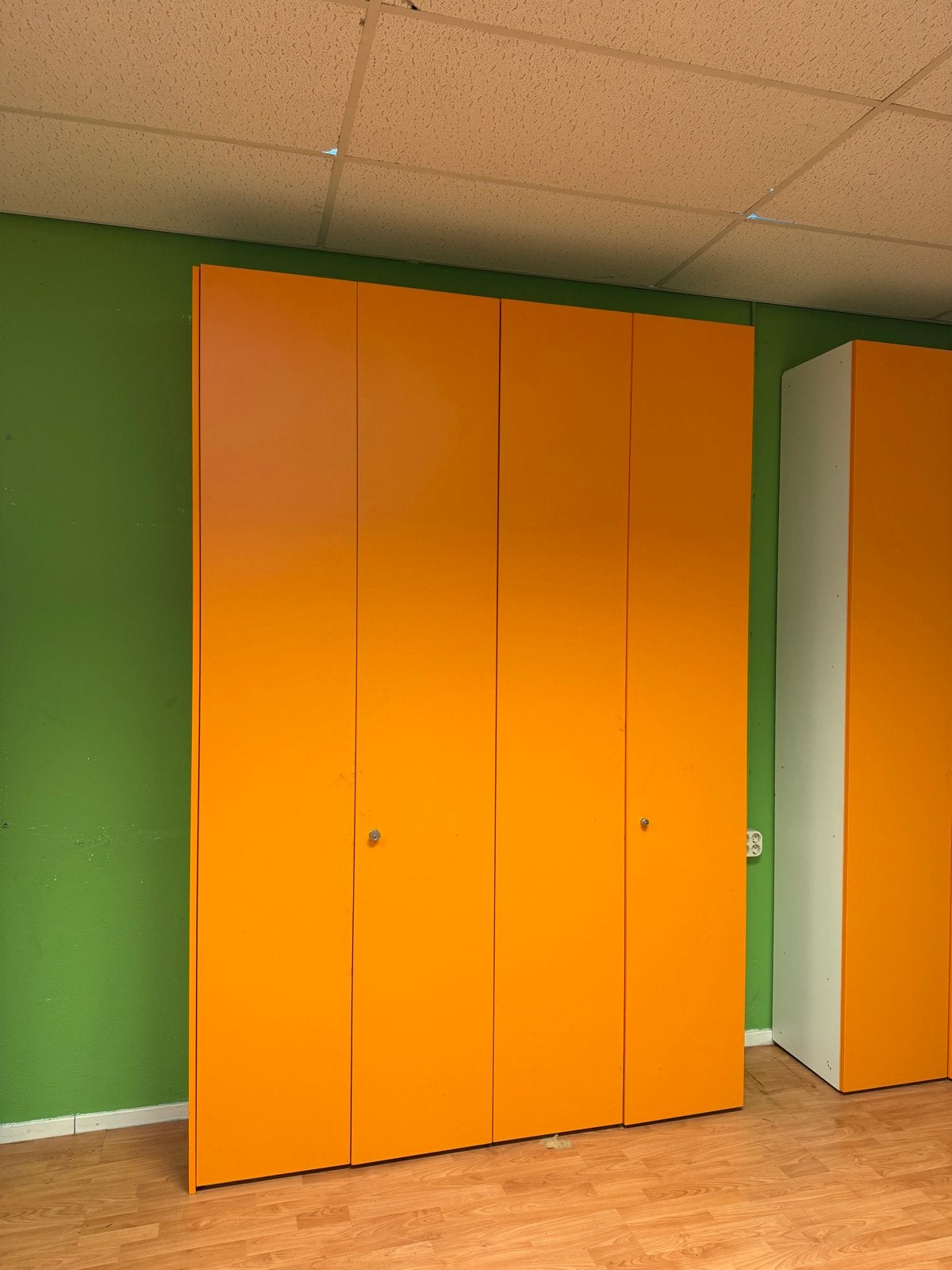Grote kasten Oranje Archiefkasten / Boekenkasten, Huis en Inrichting, Ophalen, Gebruikt, 200 cm of meer, 150 tot 200 cm