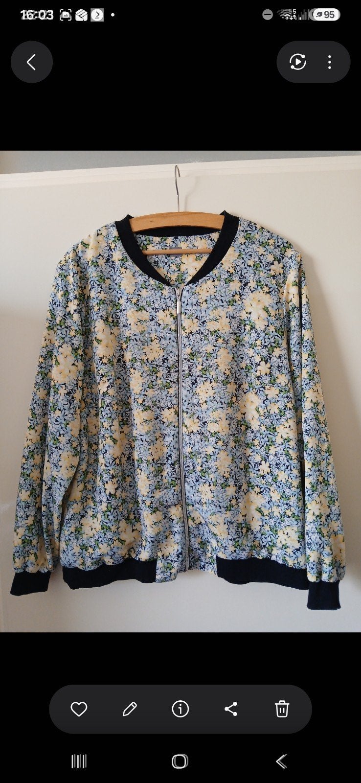 Leuk Vest met bloemenprint van het merk Madeleine, maat 44, Ophalen of Verzenden, Zo goed als nieuw, Maat 42/44 (L)