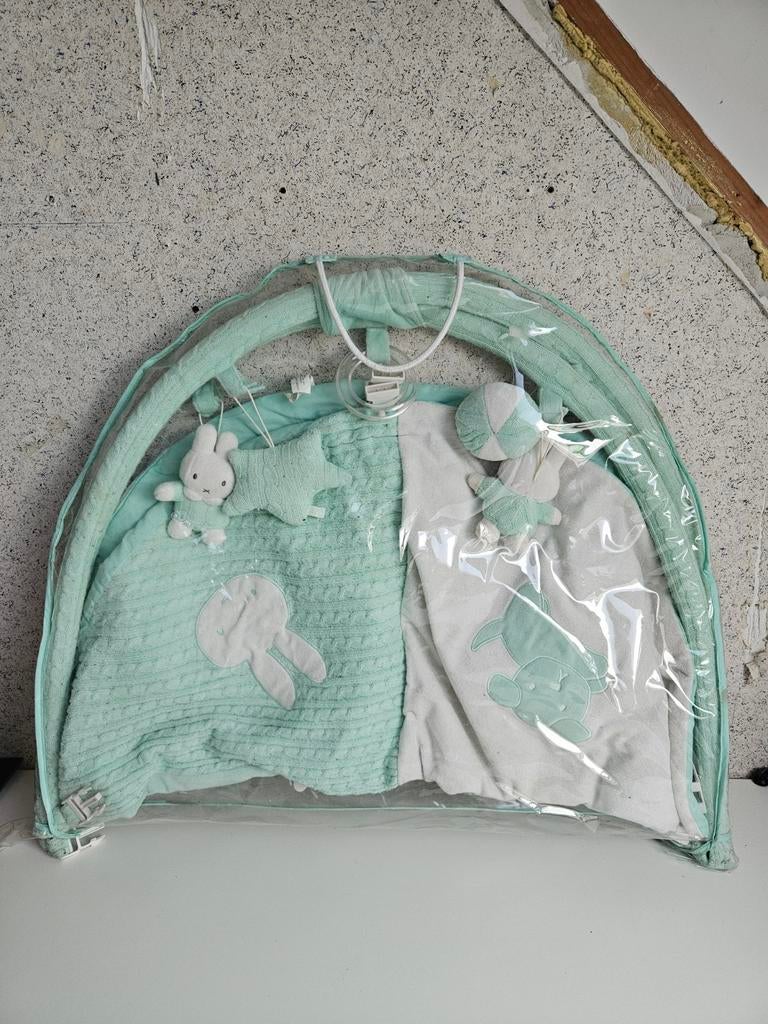 Baby speelkleed met boog en speeltjes - Konijntjes thema, Ophalen of Verzenden, Gebruikt, Speelkleed