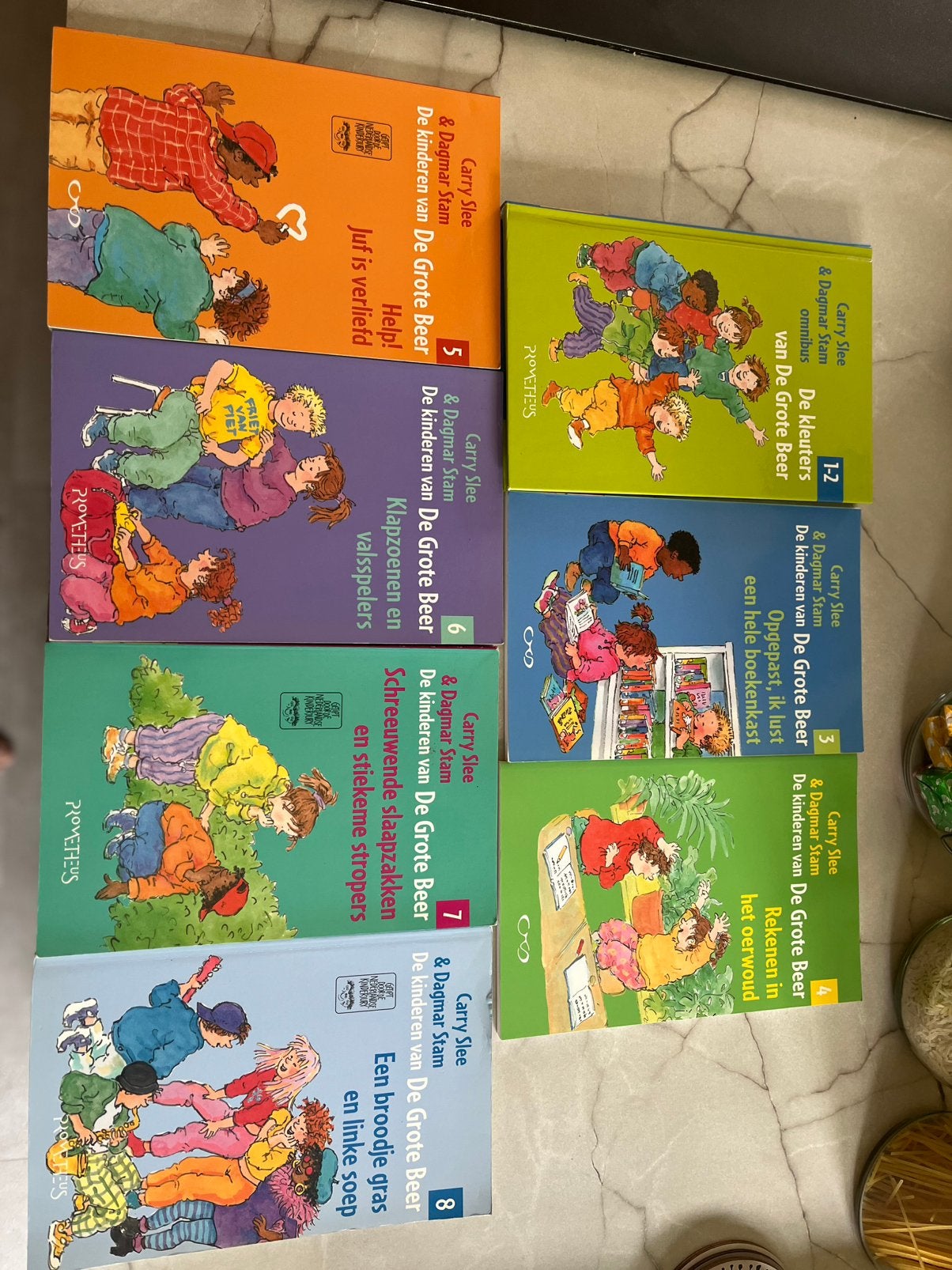 Carry slee de kinderen van grote beer 1-8, Boeken, Ophalen of Verzenden, Zo goed als nieuw