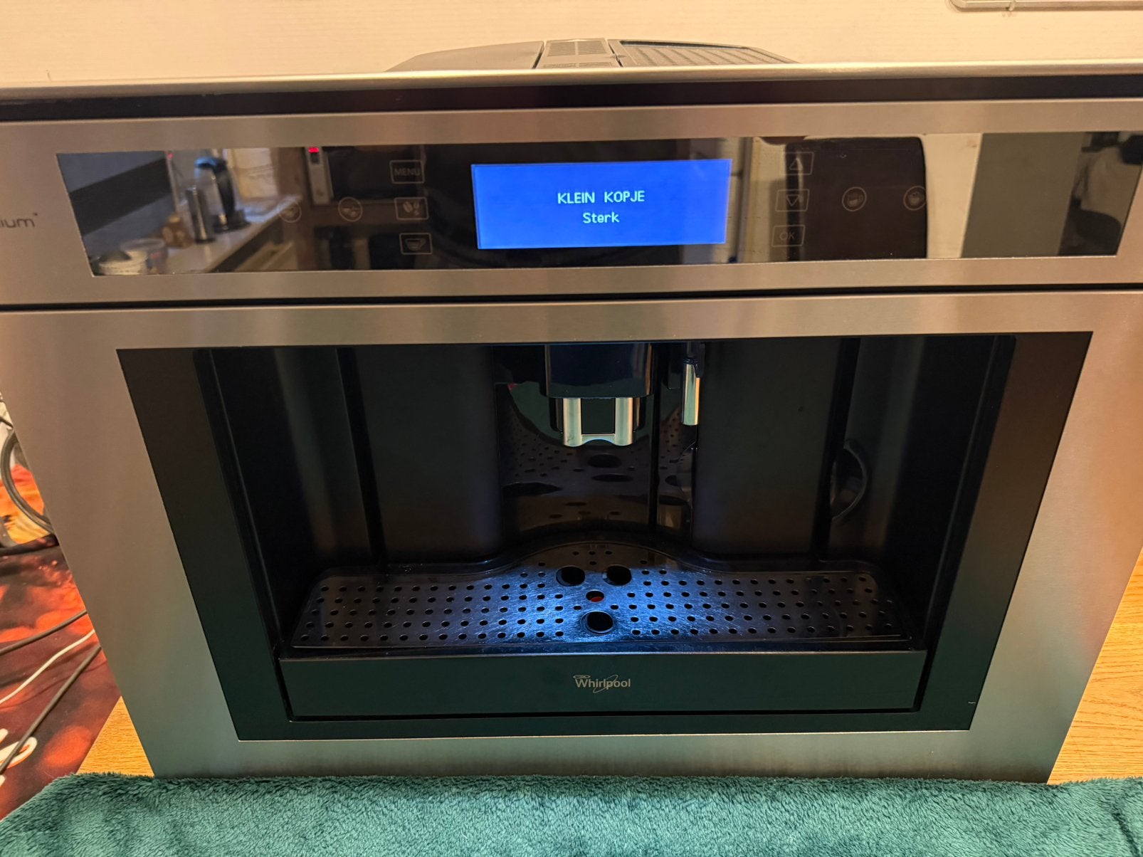 Whirlpool inbouwkoffiemachine, Ophalen of Verzenden, Zo goed als nieuw, Koffiemachine