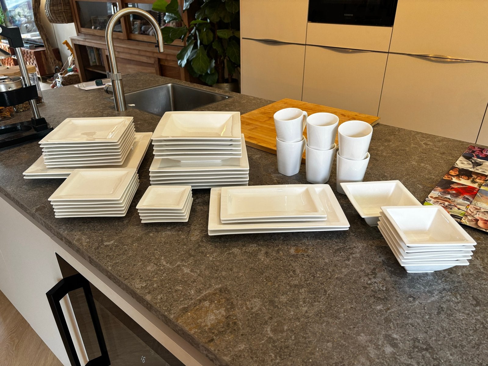 Uitgebreid True Life servies – Sam & Squito – bone china, Ophalen, Gebruikt, Overige merken, Modern