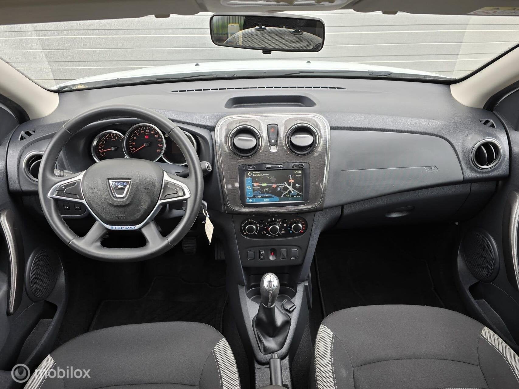 Dacia Sandero 0.9 TCe Tech Road Pdc Cruise Navigatie, Auto's, Voorwielaandrijving, 898 cc, Euro 6, Wit