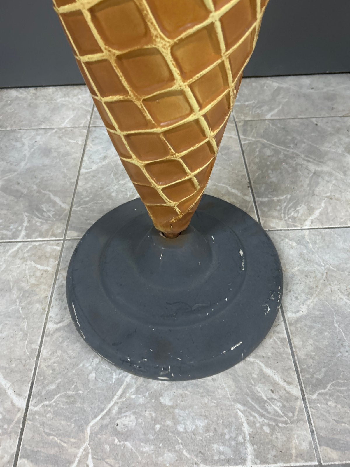 Grote ijshoorn decoratie - Perfect voor ijssalons!, Ophalen of Verzenden, Gebruikt