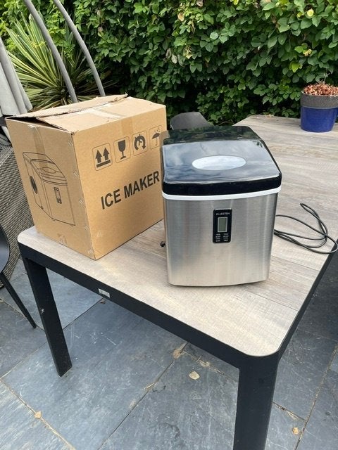 ijsblokjes machine, Ophalen, Zo goed als nieuw, Zelfvriezend