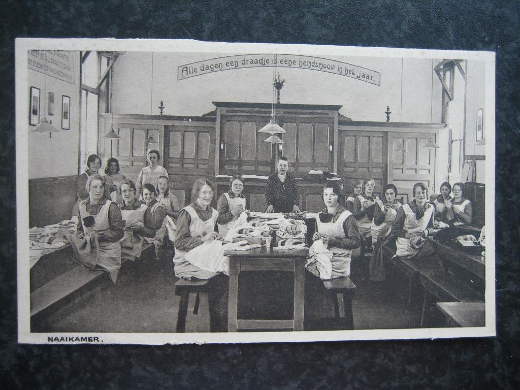 NEERBOSCH weesinrichting Naaikamer, Verzamelen, Ansichtkaarten | Nederland, Ophalen of Verzenden, 1920 tot 1940, Gelderland