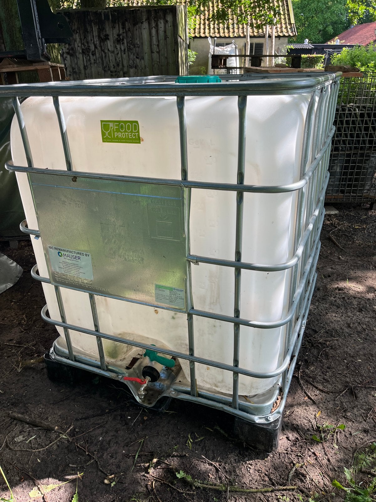 IBC Vat 1000L - Ideaal voor regenwateropvang, Ophalen, Kunststof, Gebruikt, Met kraantje