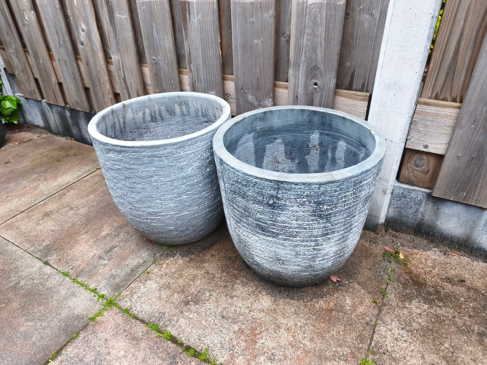 Set van 2 robuuste bloempotten, grijs, Ø39cm H38cm, Tuin en Terras, Bloempotten, Gebruikt, Rond, Minder dan 40 cm, Balkon