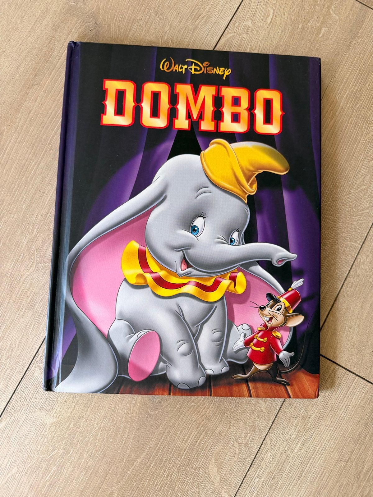 Walt Disney Dumbo Boek - Zo goed als nieuw, Boeken, Ophalen, Zo goed als nieuw, 2 tot 3 jaar