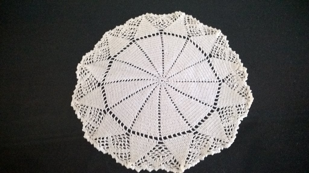 Vintage gehaakt kleedje, Huis en Inrichting, Stoffering | Tapijten en Kleden, 50 tot 100 cm, Rond, Zo goed als nieuw, 50 tot 100 cm