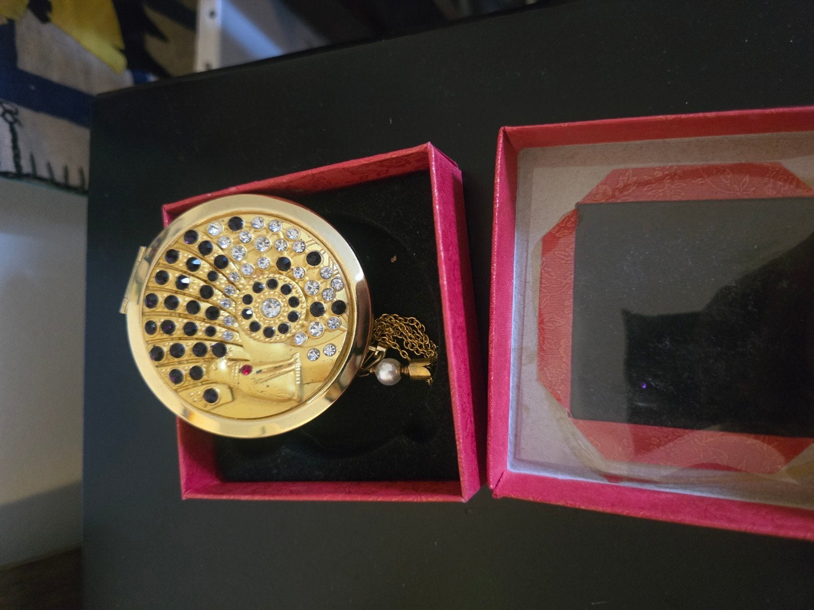 Decoratieve Dubbele Spiegel Goudkleurig met Pauw en Strass, Minder dan 50 cm, Gebruikt, Rond, Ophalen of Verzenden