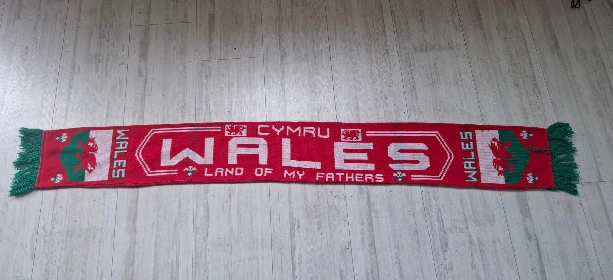 Wales sjaal, Ophalen of Verzenden, Zo goed als nieuw, Buitenlandse clubs, Vaantje of Sjaal