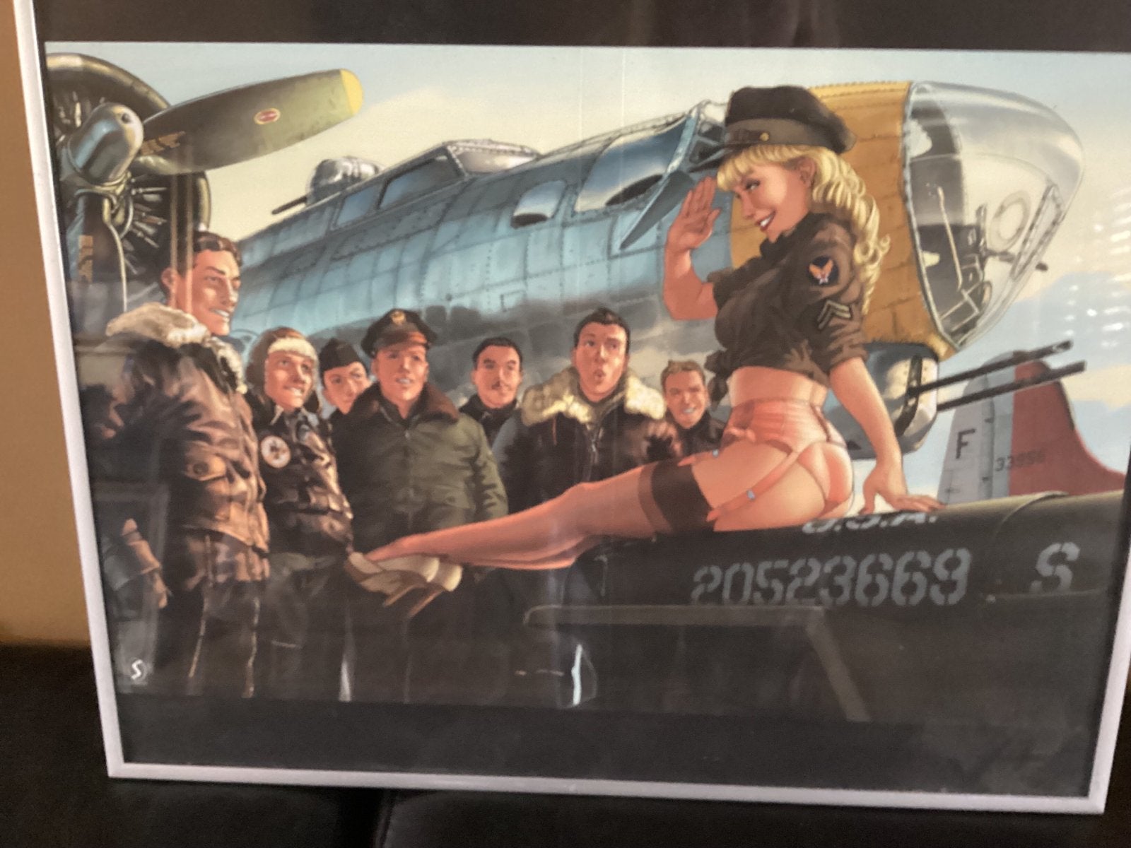 Vintage Pin-up Poster: B-17 Flying Fortress en Piloten, Antiek en Kunst, Ophalen of Verzenden, Poster, Print/reproductie, Achter glas