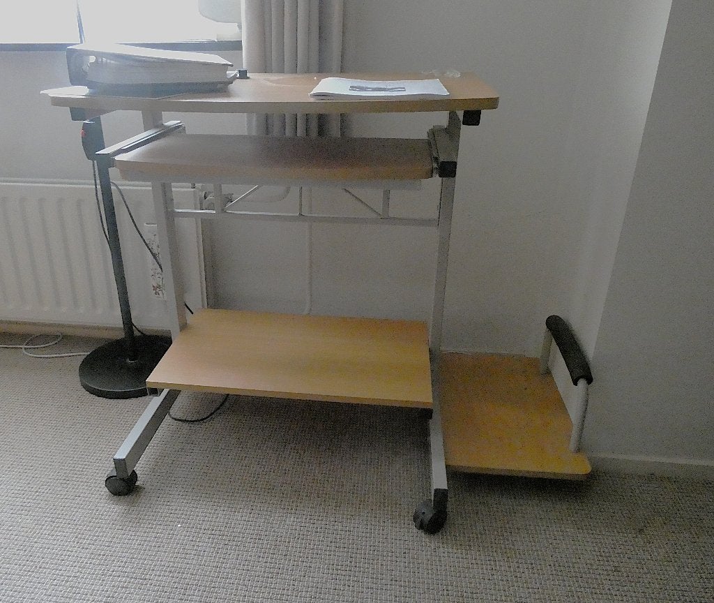 computertafeltje, Ophalen, Overige materialen, 70 tot 120 cm, Zo goed als nieuw