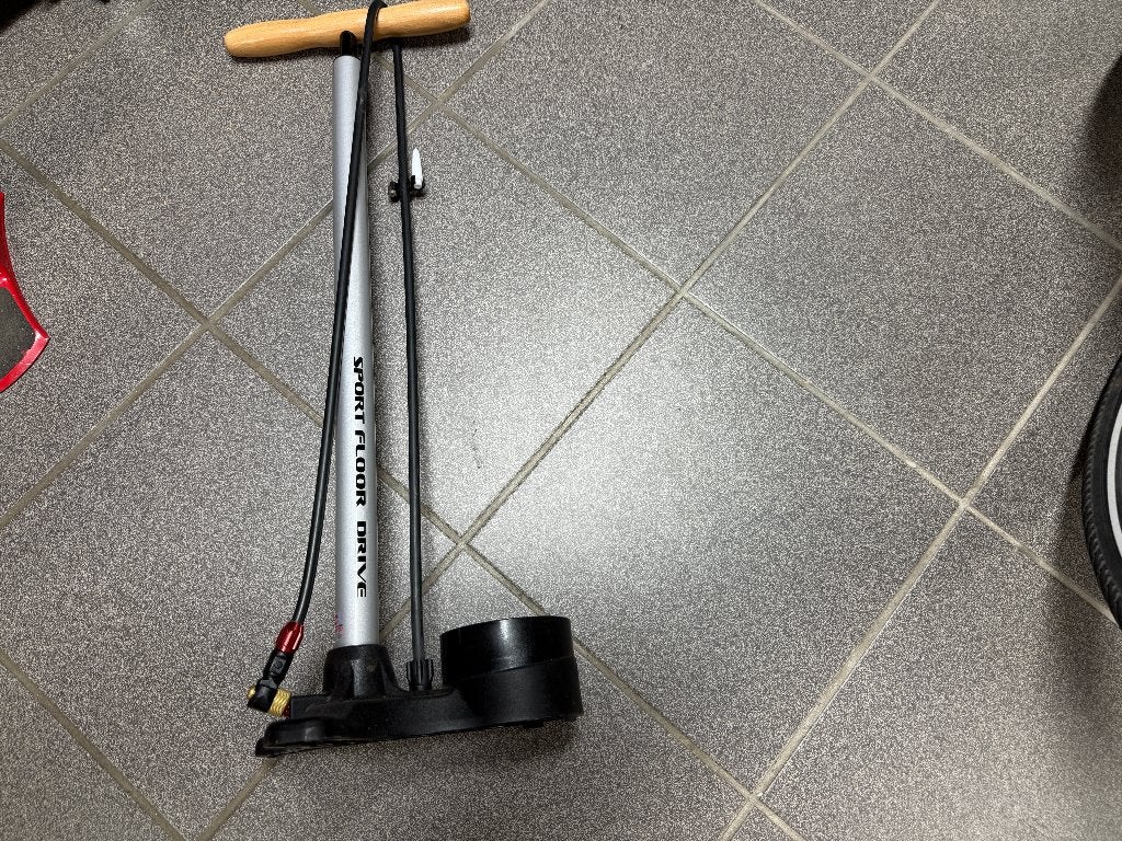 Fietspomp Lezyne Sport Floor Drive, Ophalen, Drukmeter, Zo goed als nieuw