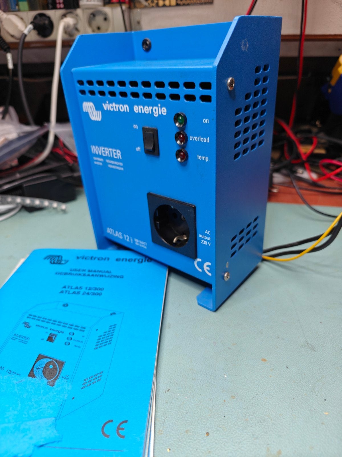 Victron Energie Atlas 12/300 Omvormer - 300W 900 Surge, Ophalen of Verzenden, Gebruikt, Overige merken, Omvormer
