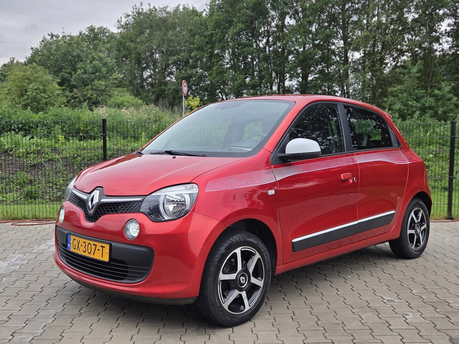 Renault Twingo 1.0 SCe 70pk S&S 2015 Rood, Auto's, Renault, Voorwielaandrijving, Twingo, 840 kg, 4 stoelen