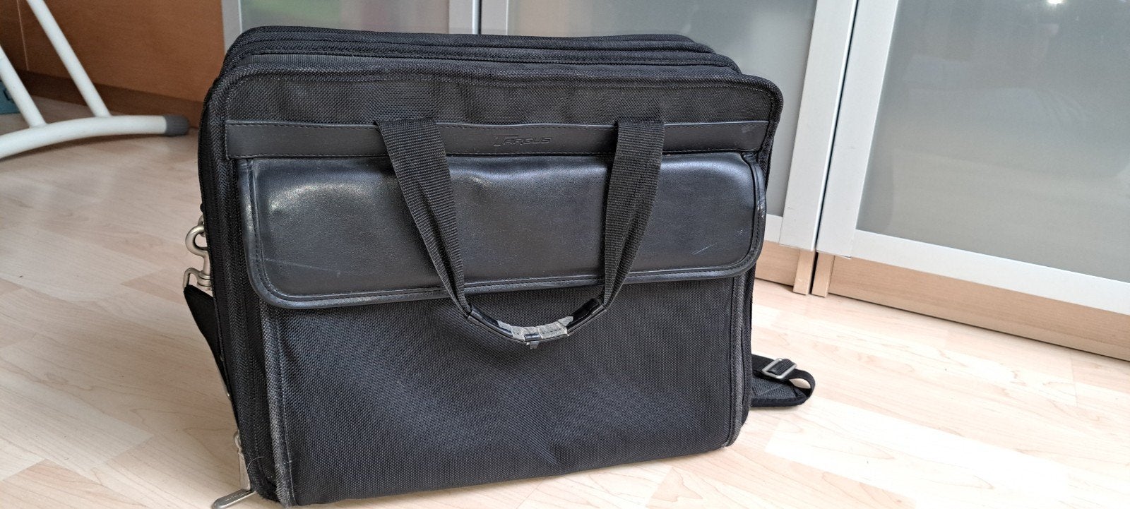 Zwarte attaché tas/ werktas/ laptoptas. Targus., Ophalen of Verzenden, 17 inch of meer, Gebruikt, Aktetas
