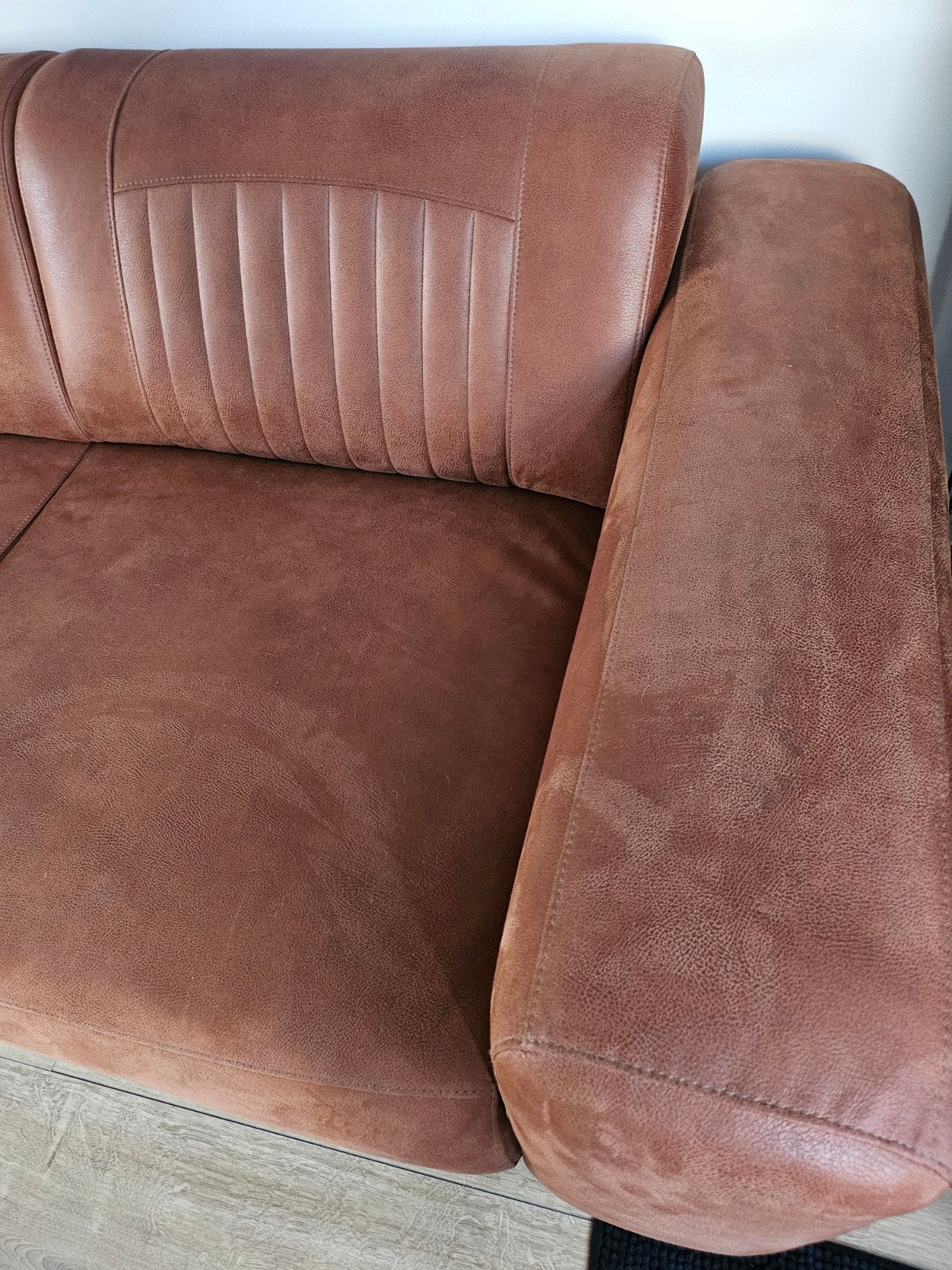 Comfortabele 2-zitsbank in bruin microleder, Huis en Inrichting, Ophalen, 150 tot 200 cm, Tweepersoons, 75 tot 100 cm