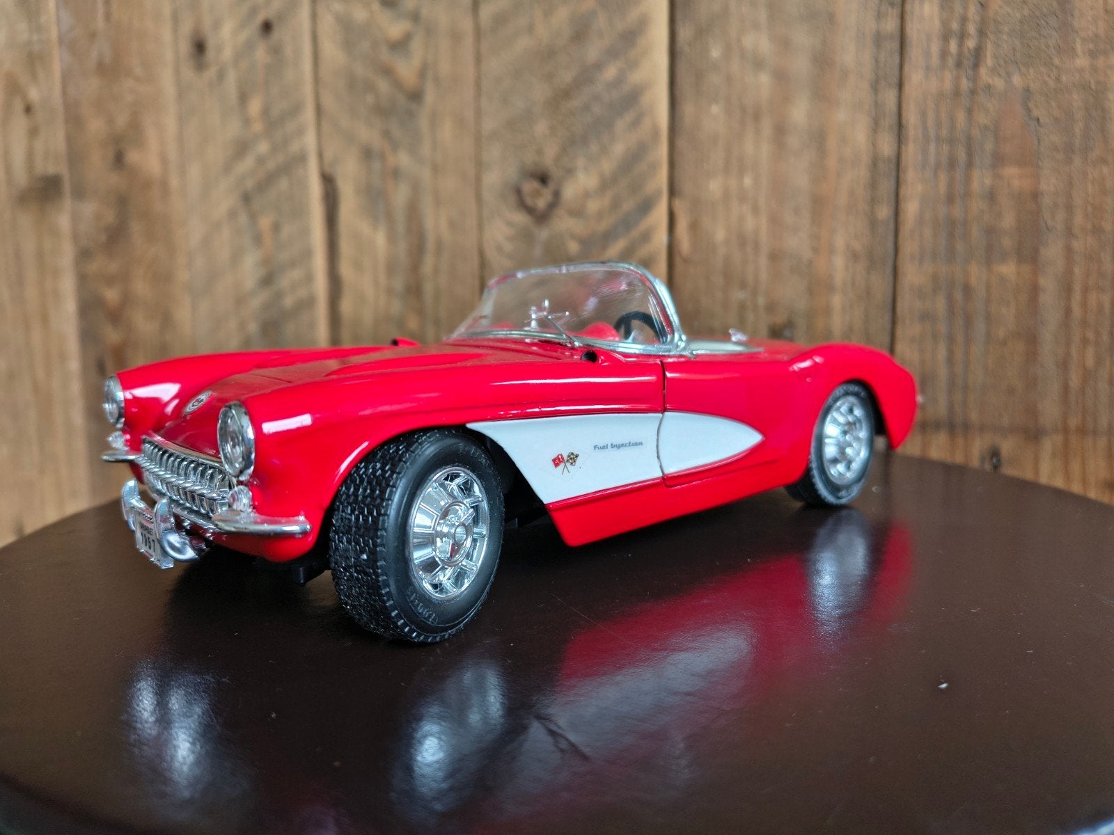 Chevrolet Corvette C1 (1957) - 1:18 Road Legends, Ophalen of Verzenden, Zo goed als nieuw, Auto, Bburago