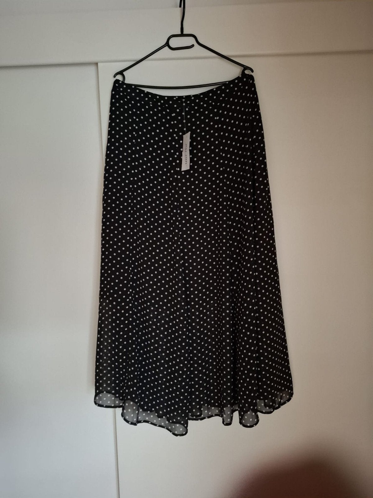 Zwarte maxi rok met witte stippen, polkadots  maat L, Zwart, Maat 42/44 (L), Nieuw, Ophalen of Verzenden