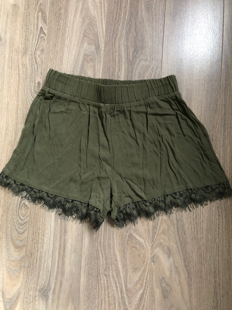Korte groene short met kant, Ophalen of Verzenden, Zo goed als nieuw, Groen, Kort