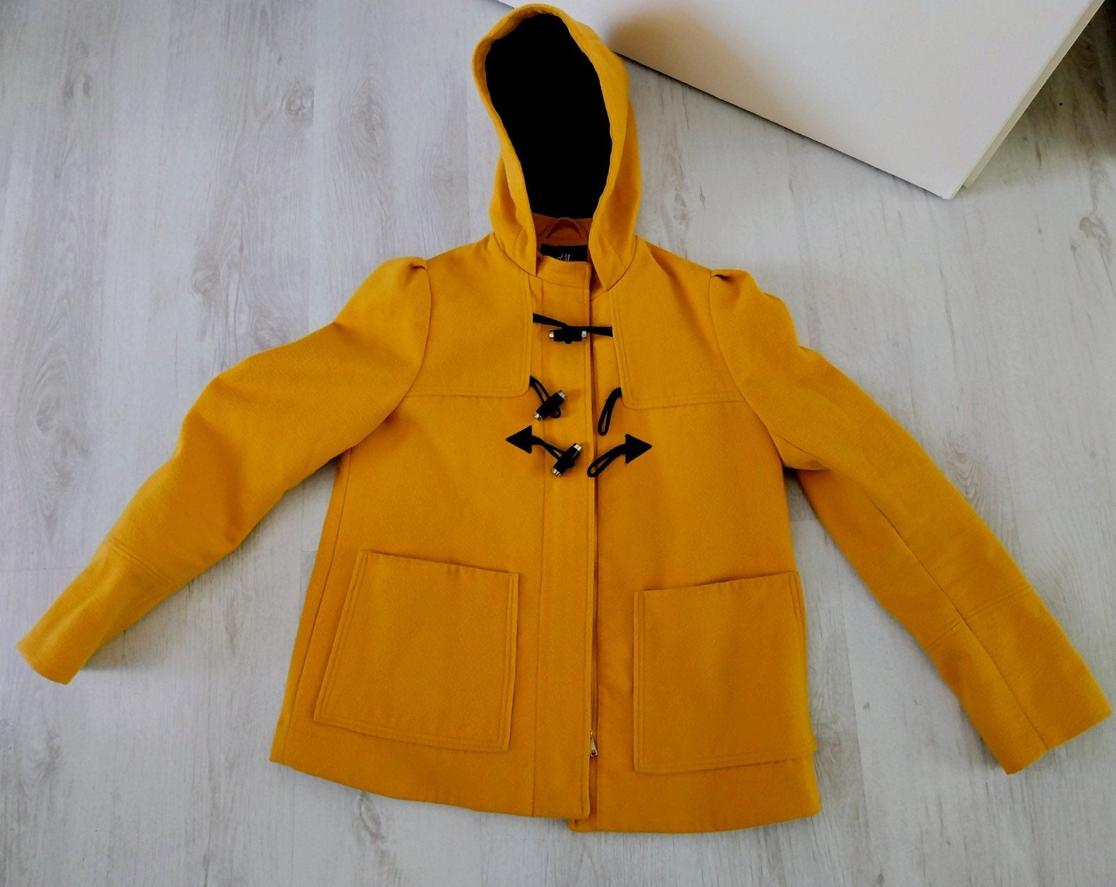 H&M Gele Duffle Coat met Capuchon - Maat S, H&M, Geel, Ophalen of Verzenden, Zo goed als nieuw