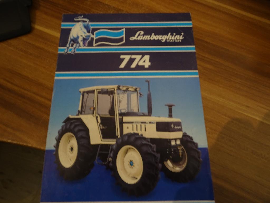 Lamborghini trekkers folders, Ophalen of Verzenden, Gelezen, Folder
