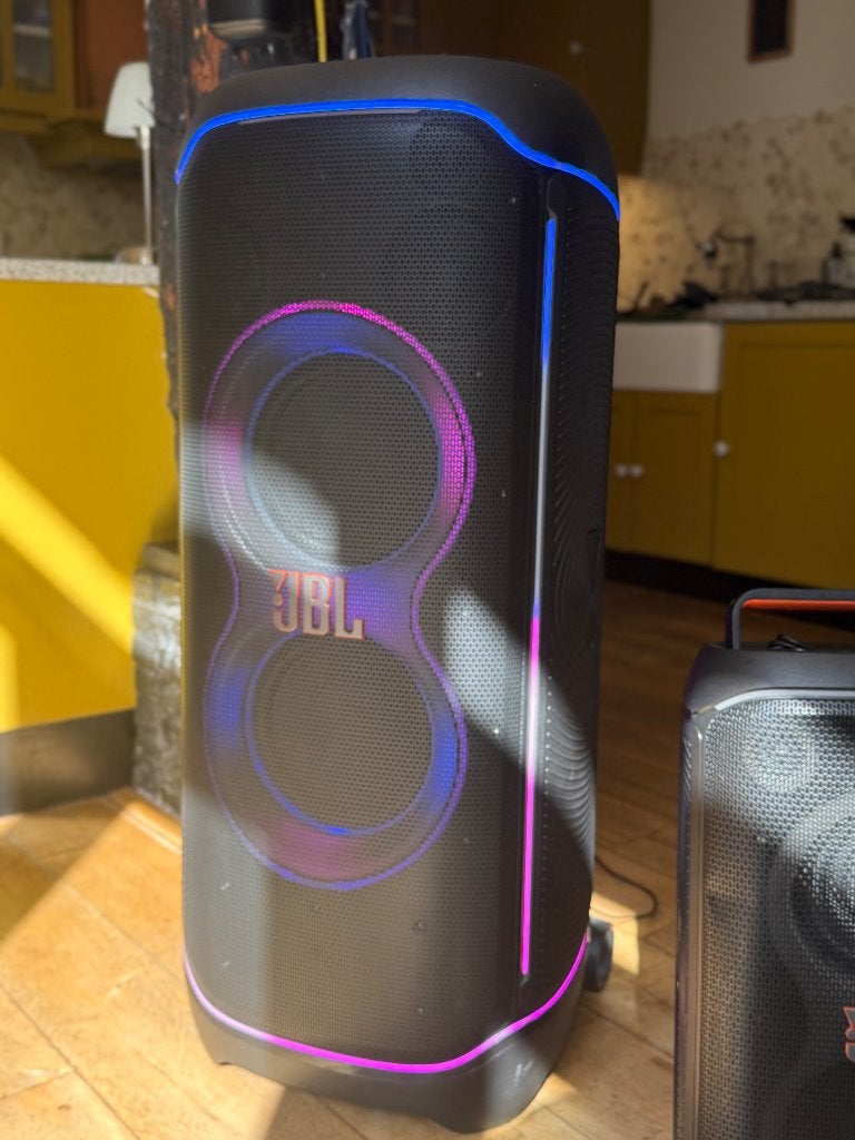 JBL PartyBox Ultimate - 3 maanden oud, incl. factuur