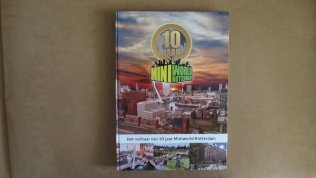 Het verhaal van 10 jaar Miniworld Rotterdam - trein, Ophalen of Verzenden, Zo goed als nieuw, Trein