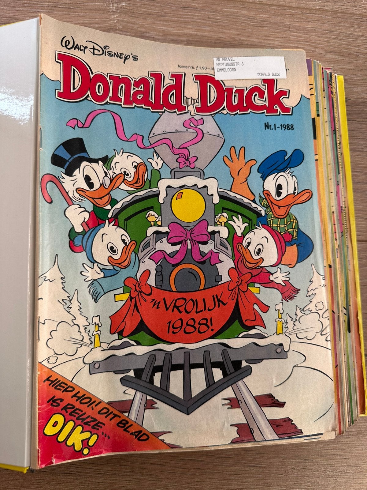 Donald Ducks uit 1988 met map, Boeken, Meerdere stripboeken, Verzenden, Zo goed als nieuw