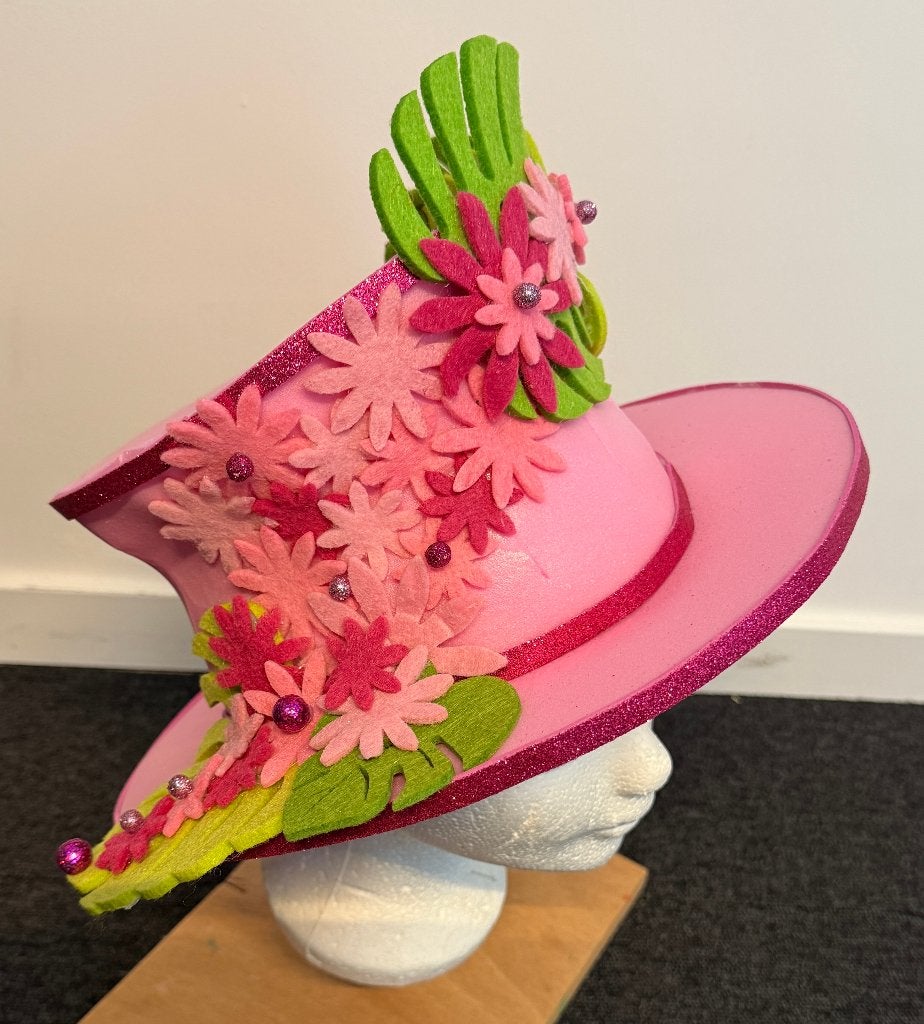 Foam hoed roze met vilten bloemen, Ophalen of Verzenden, Nieuw, Carnaval, Accessoires