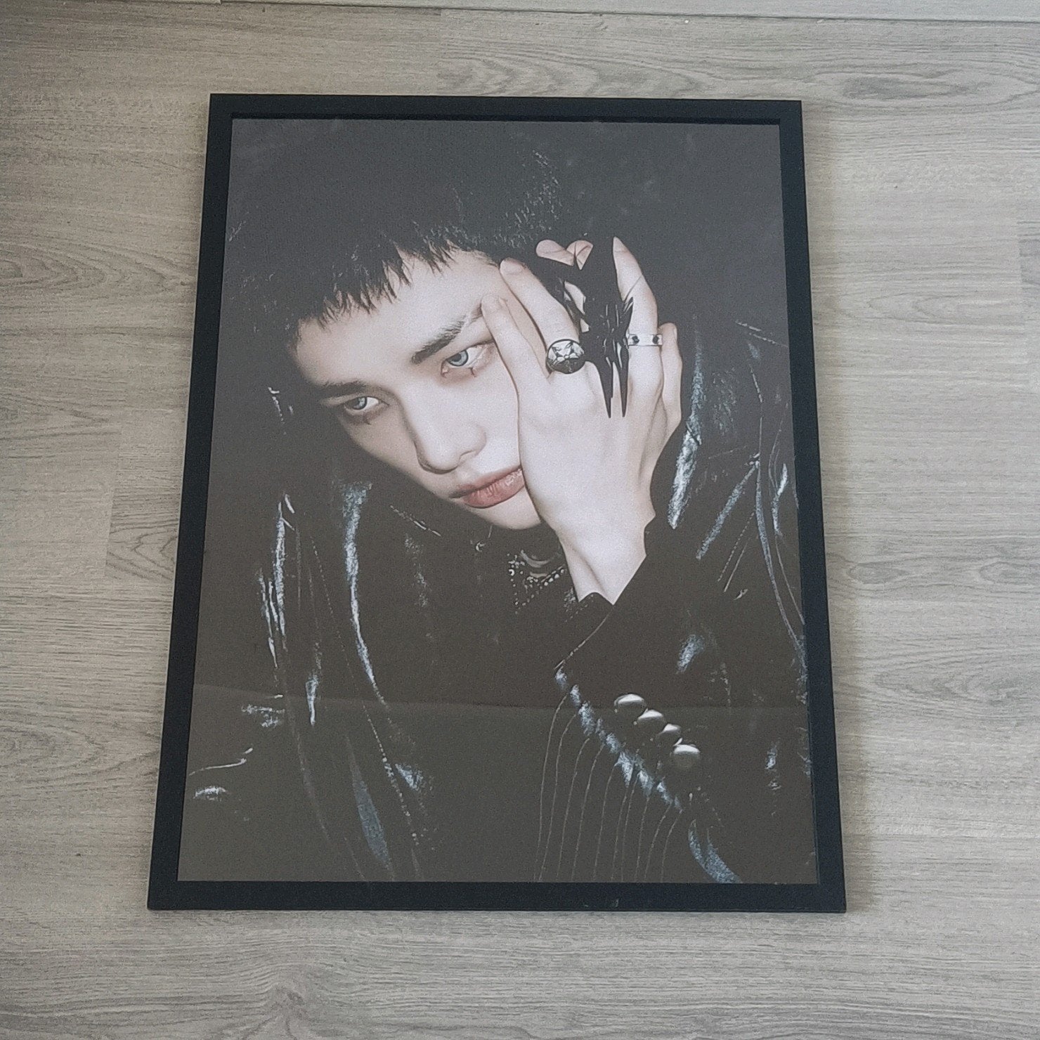 straykids fotolijst 50x70 cm Hyunjin, Ophalen, Portrait en Landscape, Hout, Zo goed als nieuw