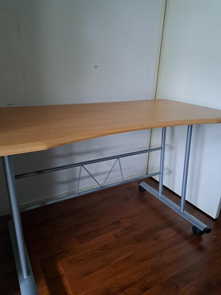 Bureau met wieltjes, Ophalen