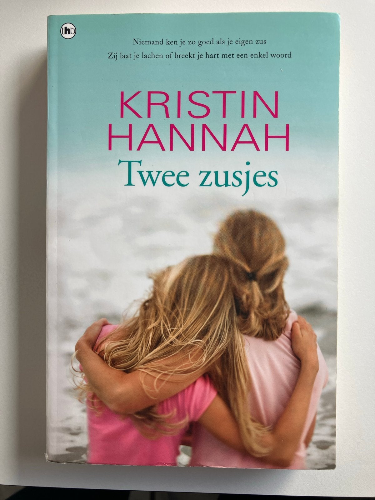 Kristin Hannah - Twee zusjes, Boeken, Romans, Ophalen of Verzenden, Zo goed als nieuw, Europa overig