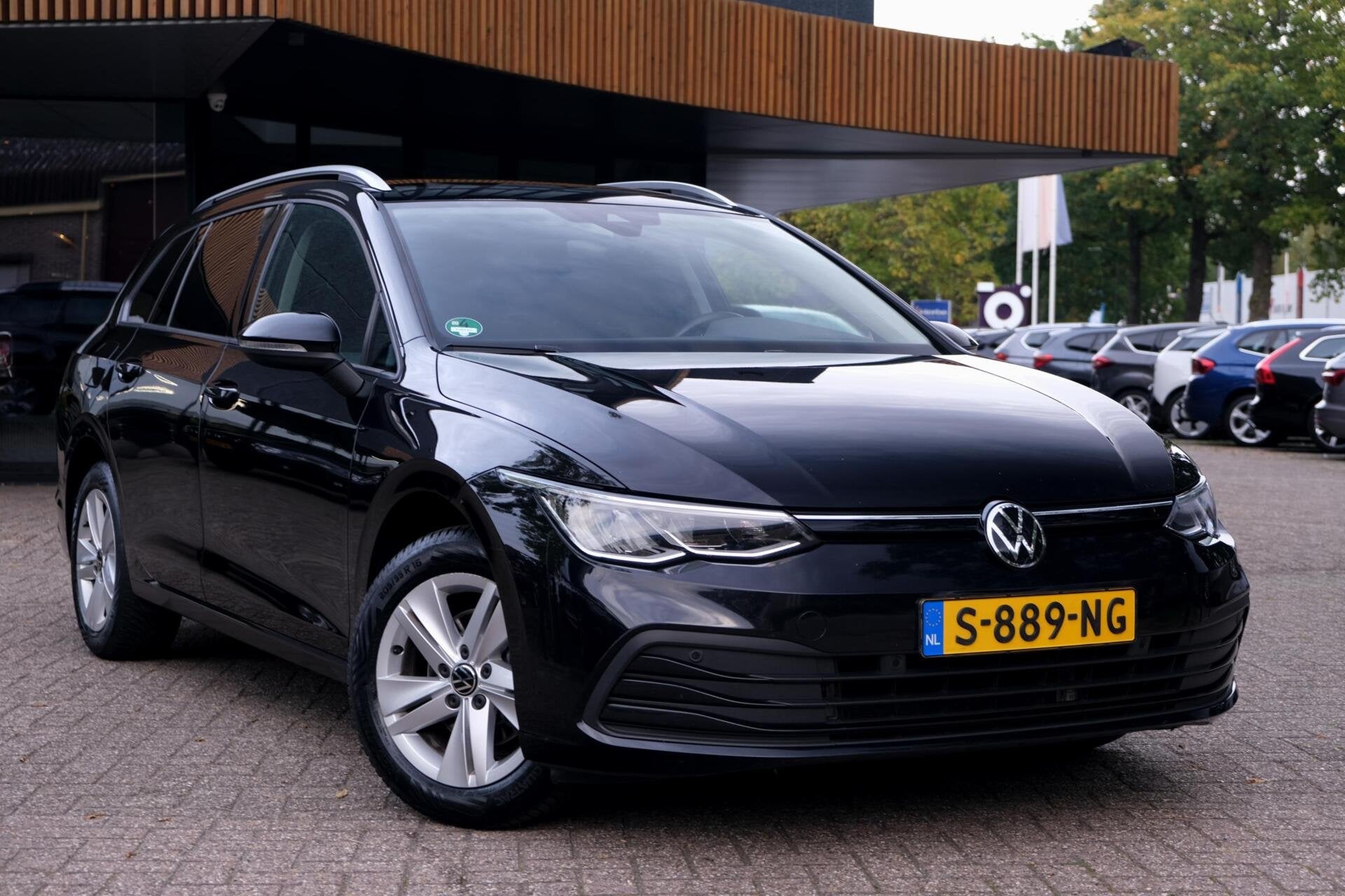 Volkswagen Golf Variant 1.0 eTSI Life|Rijklaar!|ACC|Carplay|, Dealer onderhouden, Stof, Gebruikt, Zwart