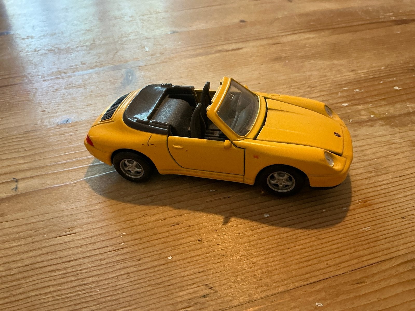 Gele Porsche 911 Carrera Cabriolet Speelgoedauto, Ophalen of Verzenden, Gebruikt, Auto, Overige merken
